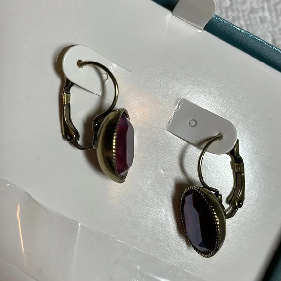 Touchstone Swarovski crystal red/garnet earrings, antique metal - Picture 3 of 3